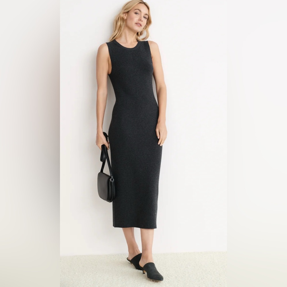 JENNI KAYNE
Sleeveless Sweater Dress
Color Charcoal
size Small